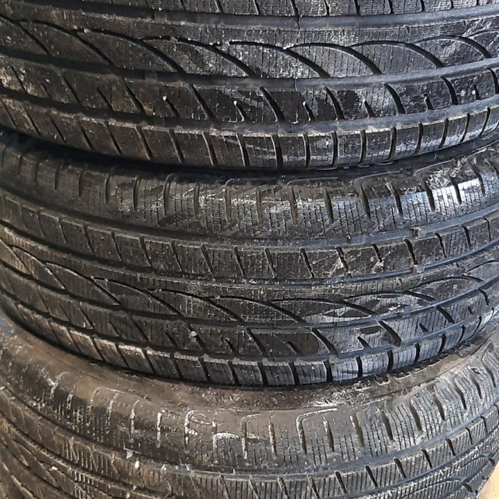 Зимние шины 215/55 R17