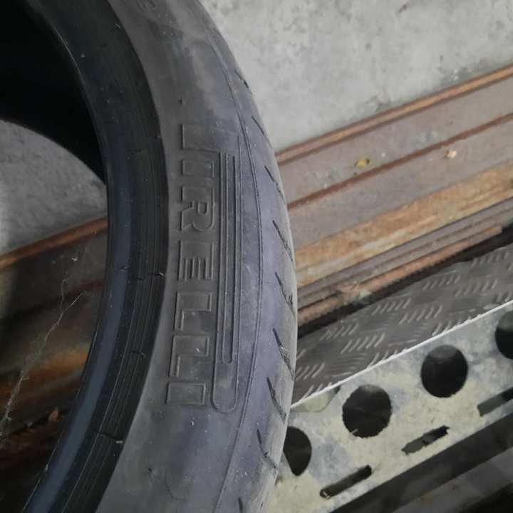 Pirelli 245/40/18 , 2шт