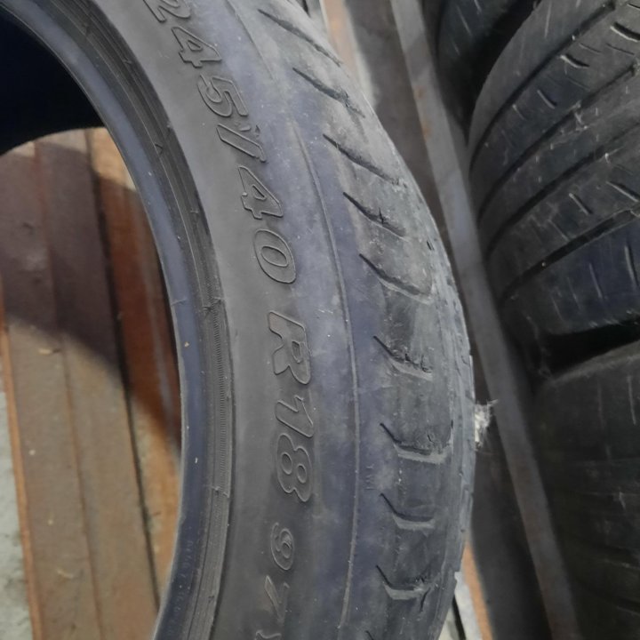 Pirelli 245/40/18 , 2шт