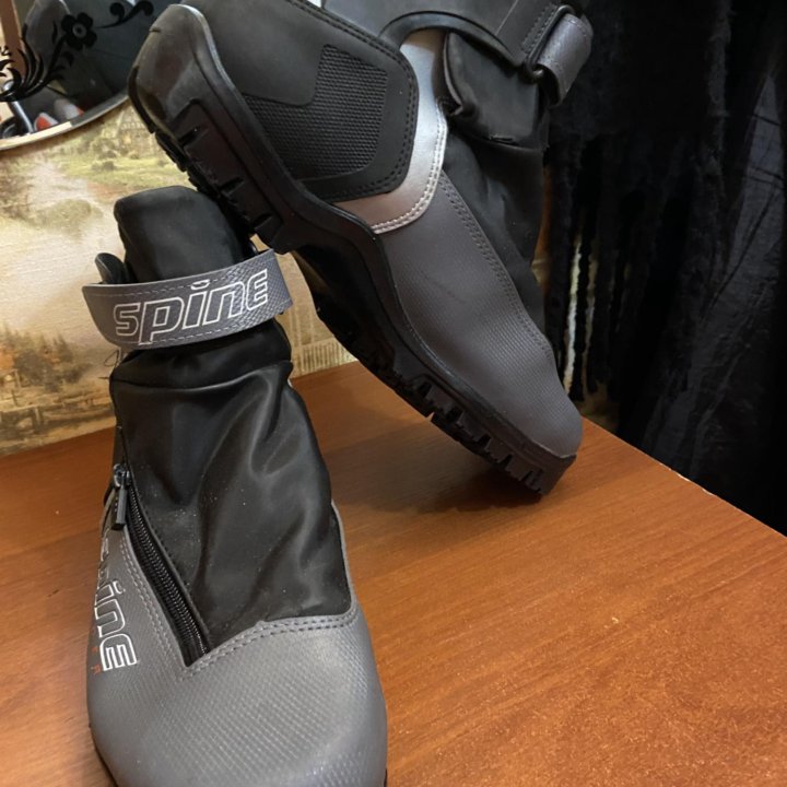 Лыжные ботинки