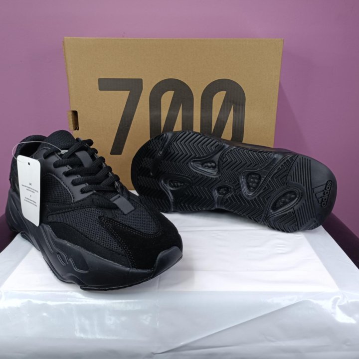 Кроссовки подростковые Adidas Yeezy boost 700