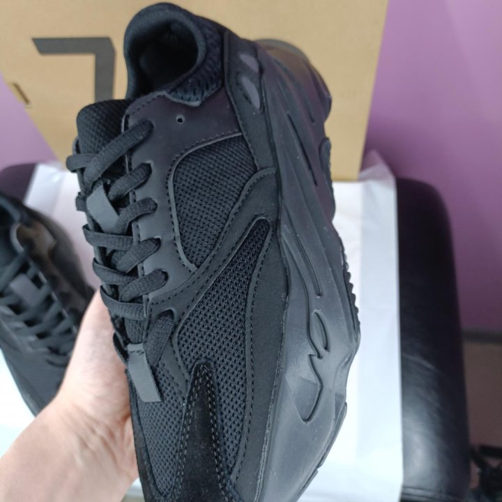 Кроссовки подростковые Adidas Yeezy boost 700