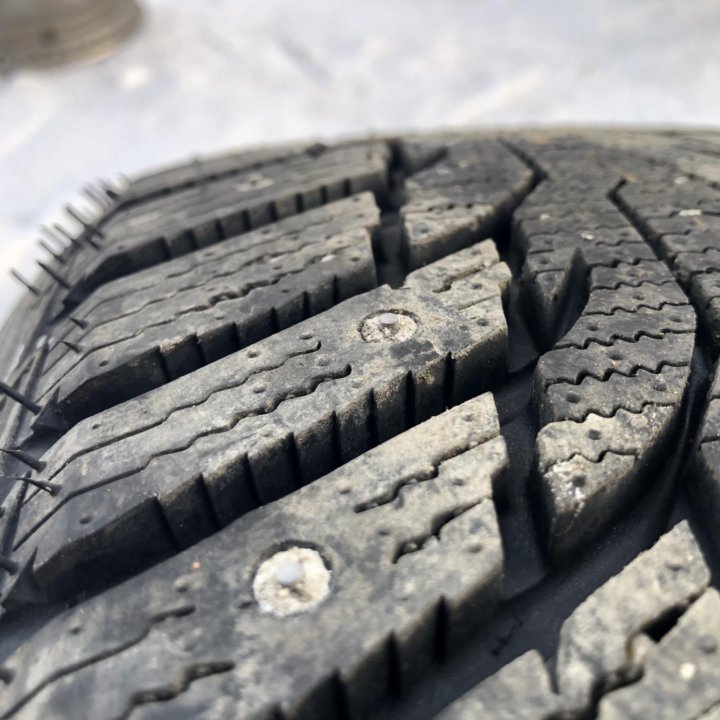 215/50 R17 Nexen под ремонт