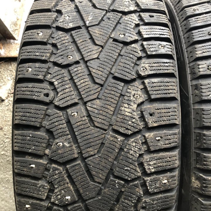 245/40 R20 шины зимние Пирелли 2шт