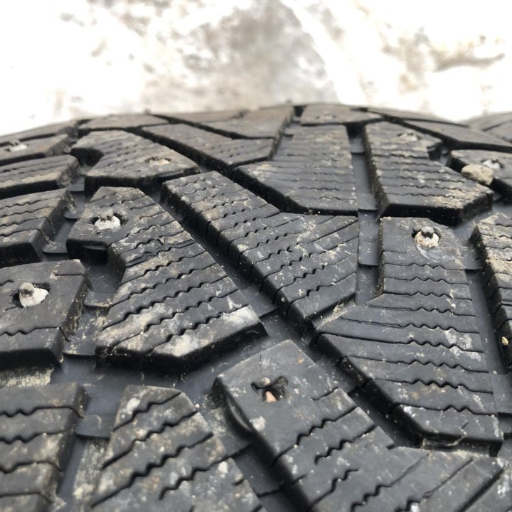 245/40 R20 шины зимние Пирелли 2шт