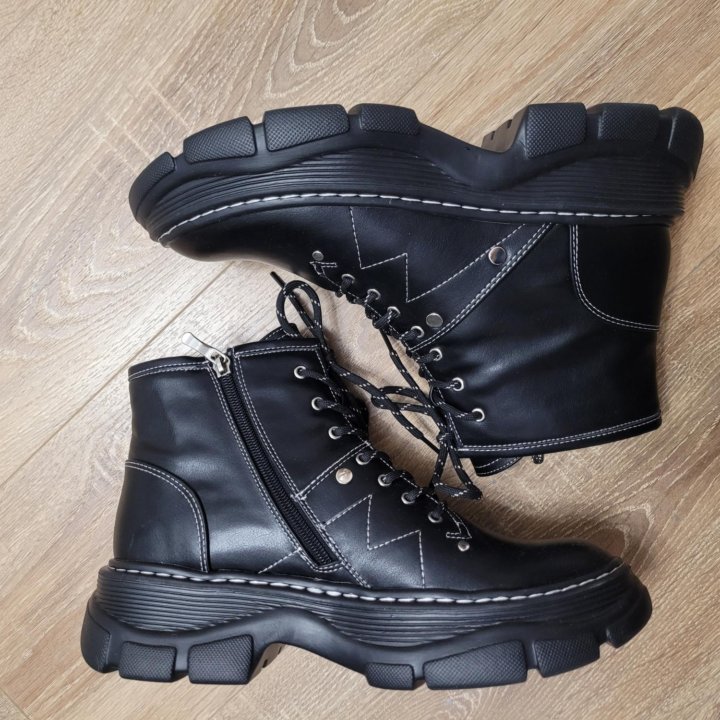 Новые ботинки 40