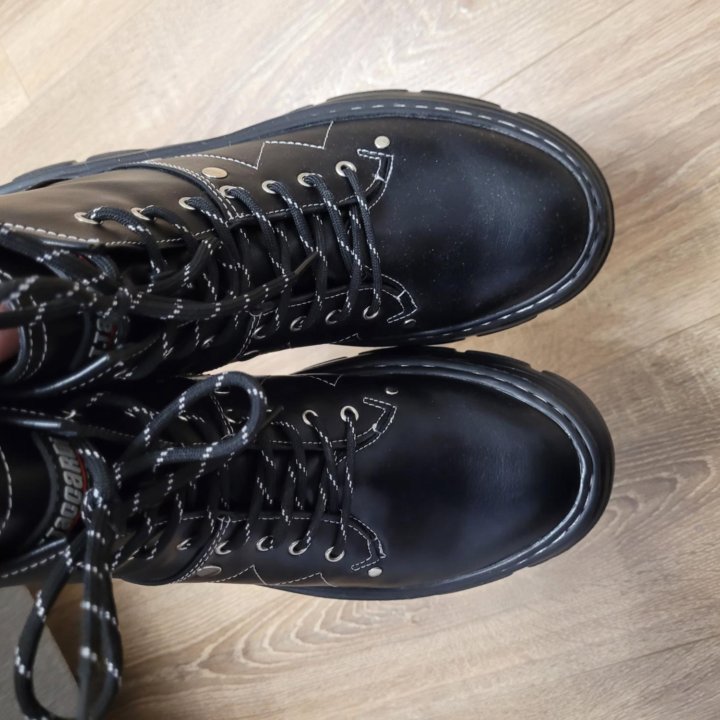 Новые ботинки 40