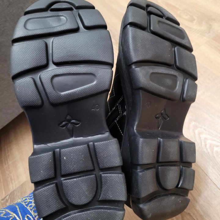 Новые ботинки 40