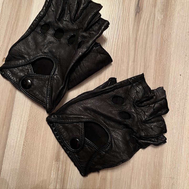 Женские перчатки