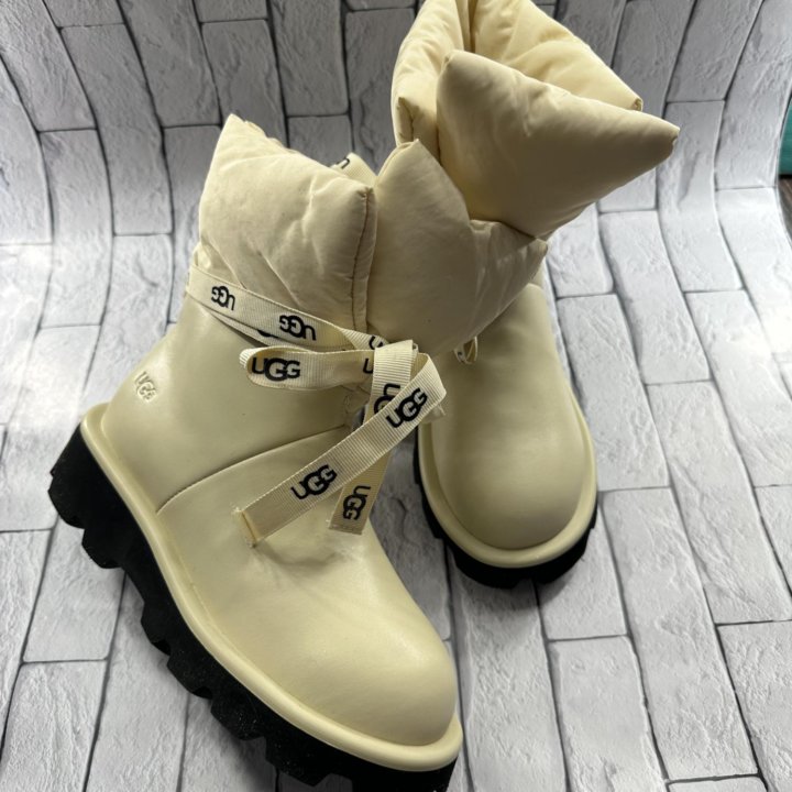 Ботинки UGG