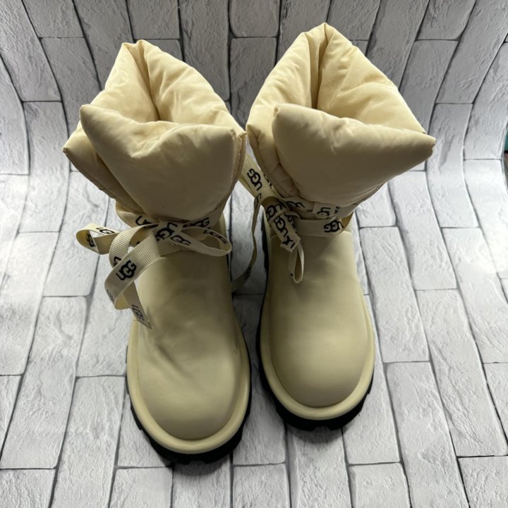 Ботинки UGG