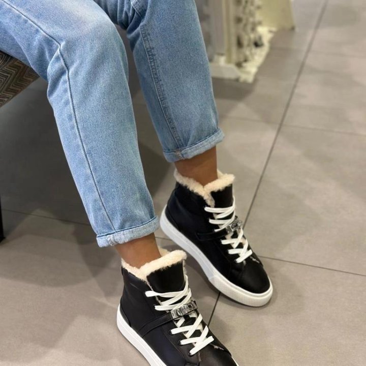 Кроссовки Hermes????