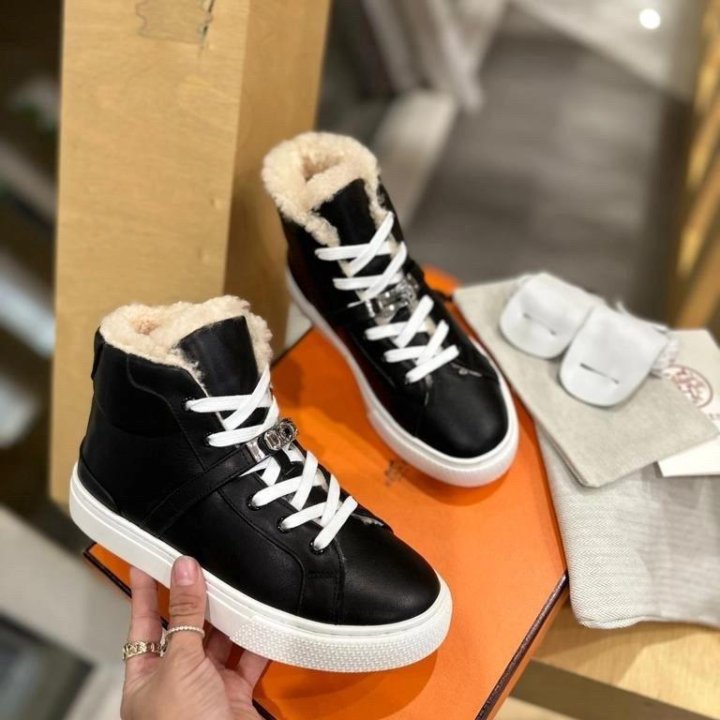 Кроссовки Hermes????