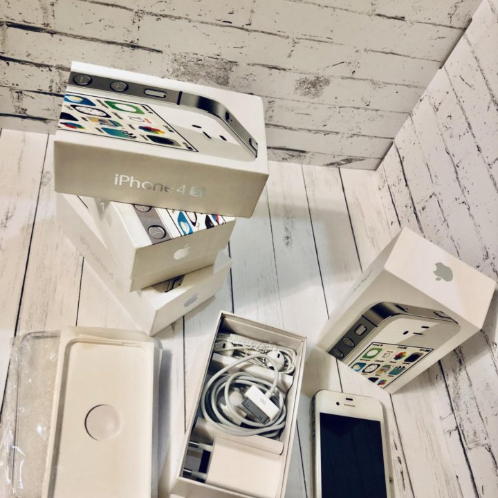 На подарок новые iPhone 4s 16gb