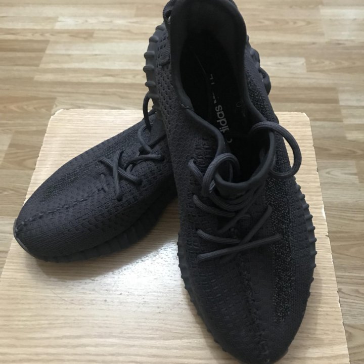 Кроссовки ADIDAS YEEZY BOOST