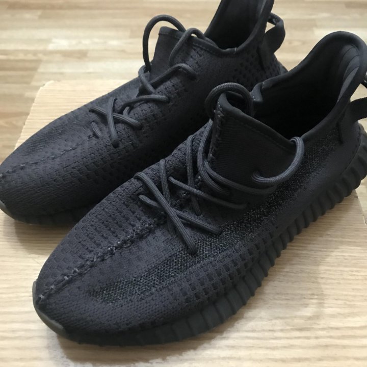 Кроссовки ADIDAS YEEZY BOOST