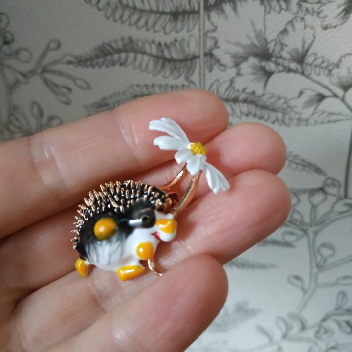 Брошь новая