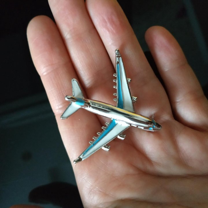 Брошь новая