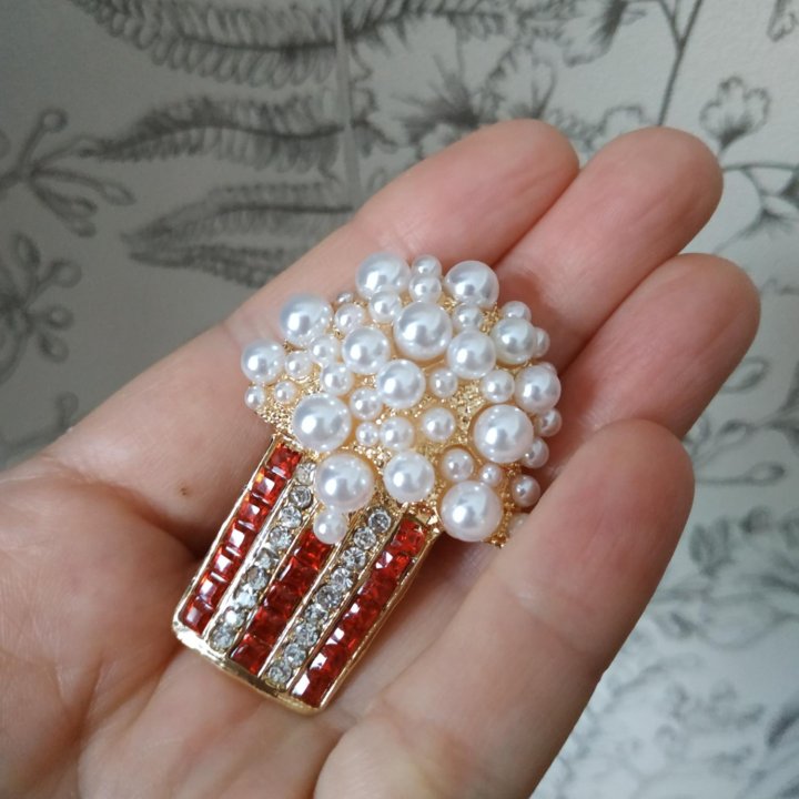 Брошь новая