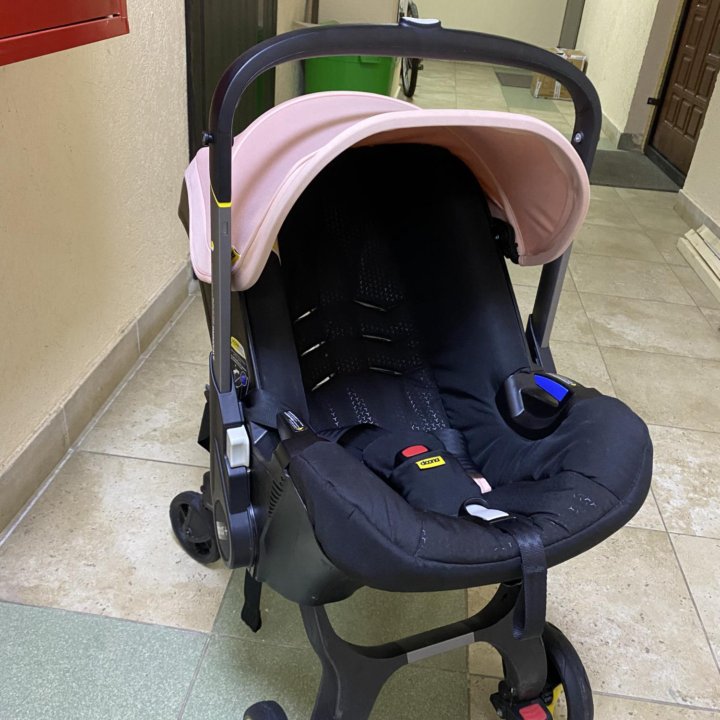 Автокресло-коляска Doona Pink с базой Isofix