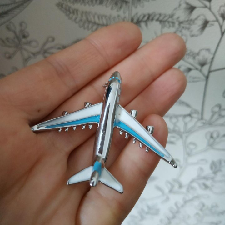 Брошь самолет