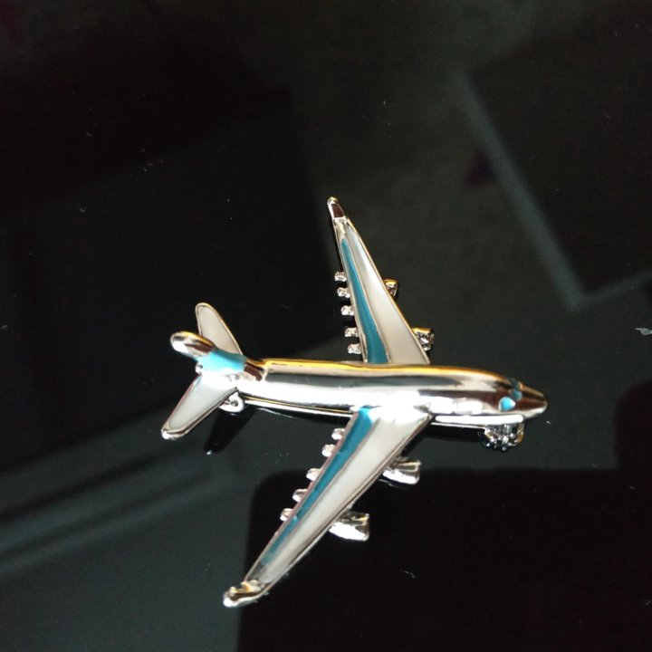 Брошь самолет