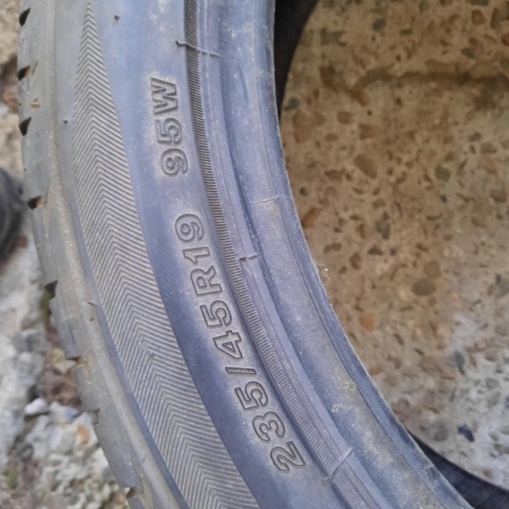 Bridgestone 235/45/19, 1шина