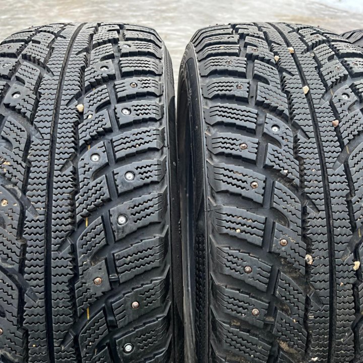 Зима Kumho I'Zen RV Stud KC16 215/60 R17 100T