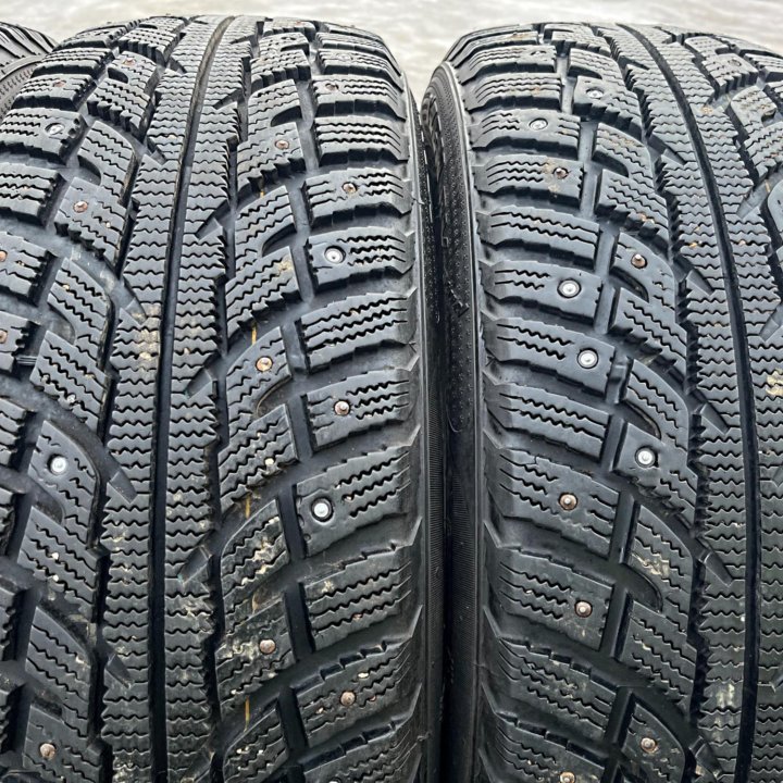 Зима Kumho I'Zen RV Stud KC16 215/60 R17 100T