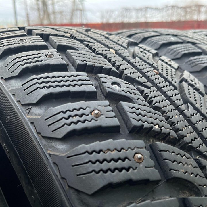 Зима Kumho I'Zen RV Stud KC16 215/60 R17 100T