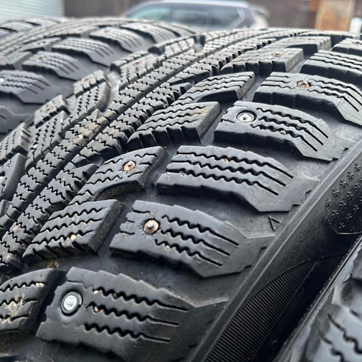 Зима Kumho I'Zen RV Stud KC16 215/60 R17 100T