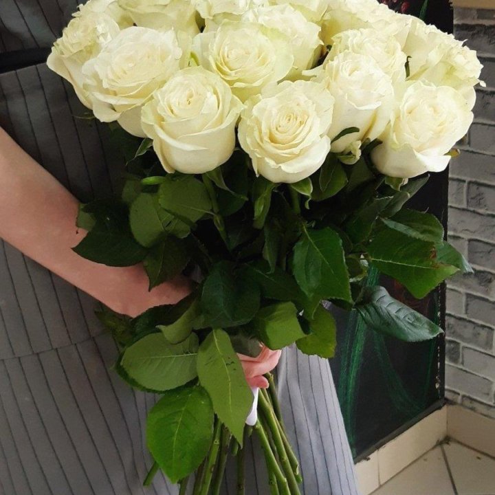 19 белых роз с доставкой за час