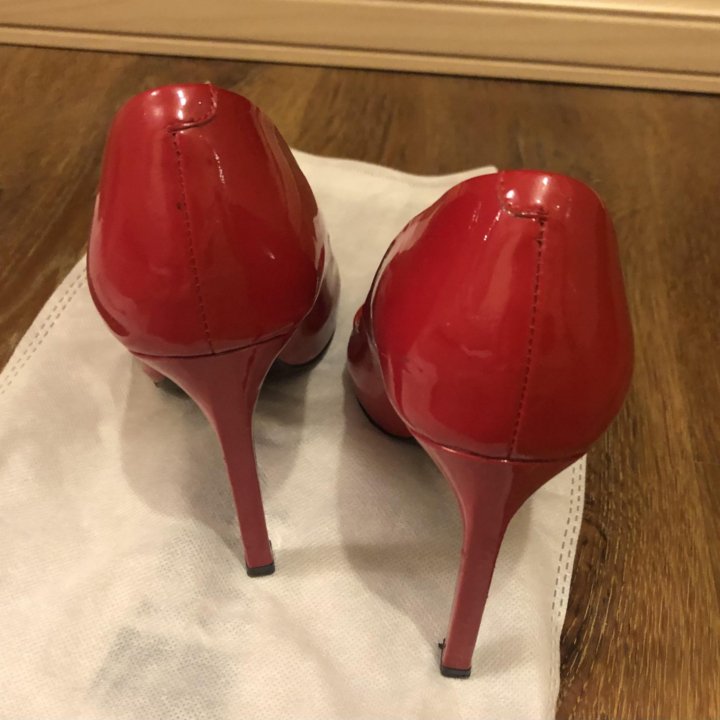 Лаковые туфли