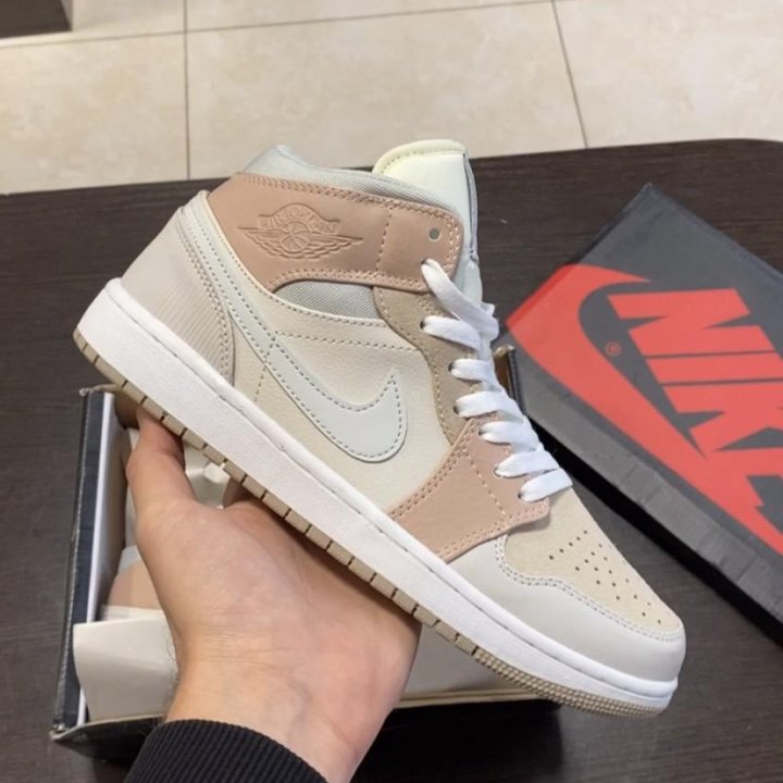 Кроссовки Nike Air Jordan 1