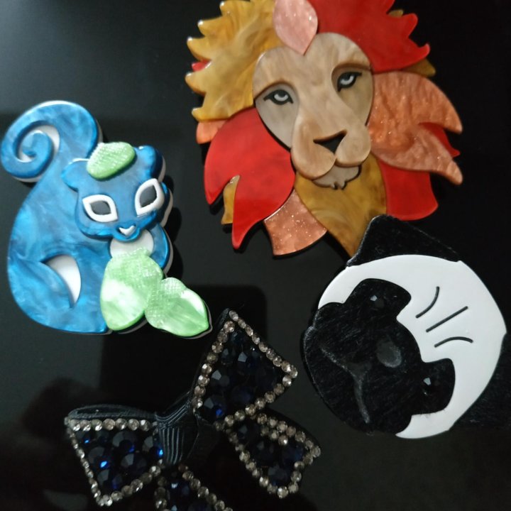 Брошь белочка