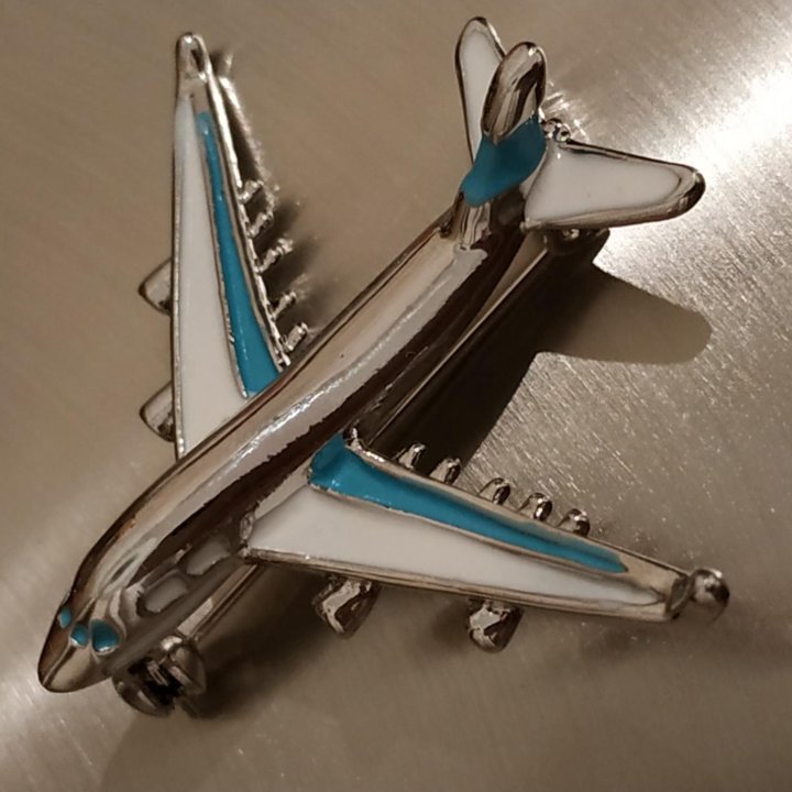 Брошь самолет