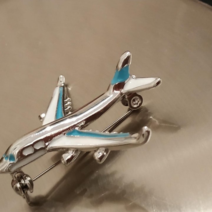 Брошь самолет