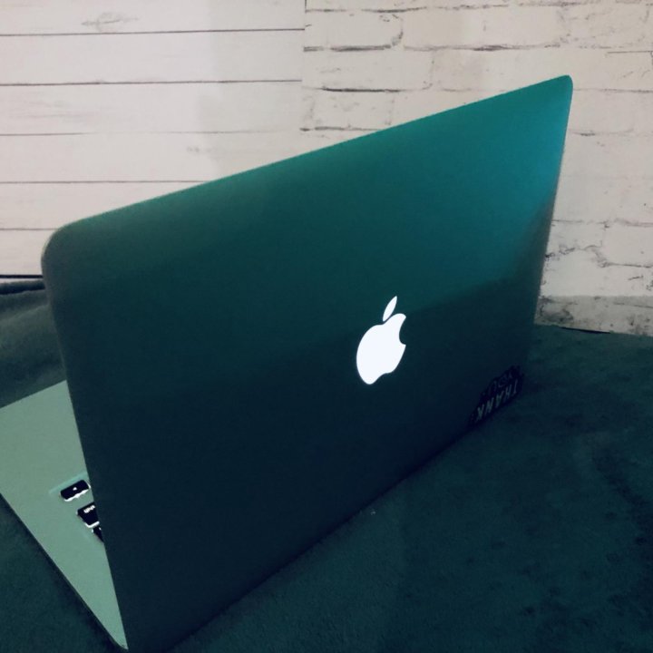 Шустрый MacBook core i5 с рабочей Акб