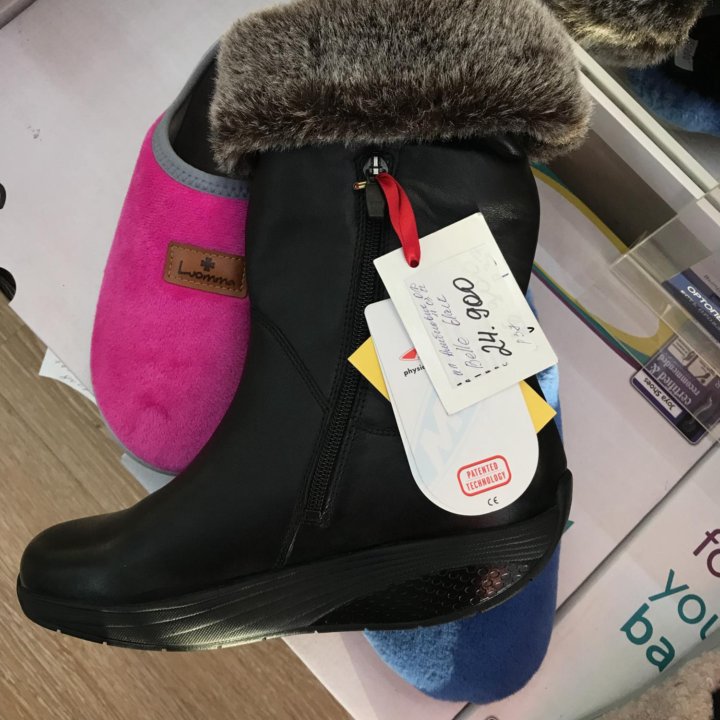 Сапоги продаются