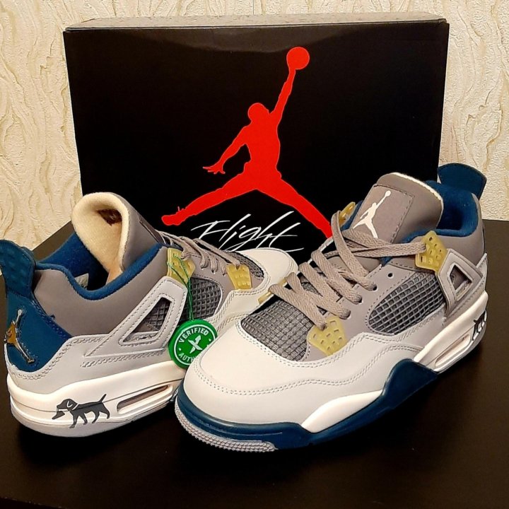 Кроссовки мужские AIR JORDAN 4 RETRO.