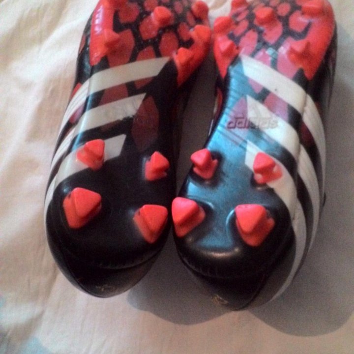 Бутсы Adidas Predator с шипами