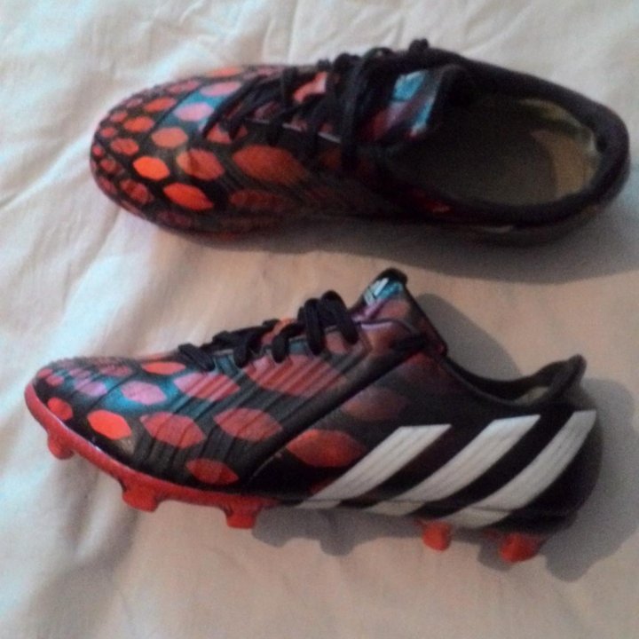 Бутсы Adidas Predator с шипами