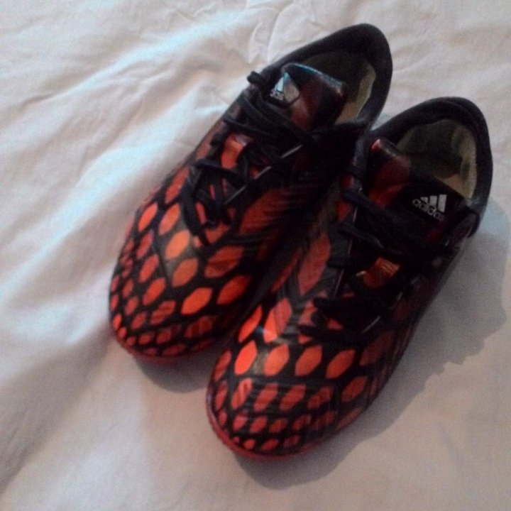 Бутсы Adidas Predator с шипами