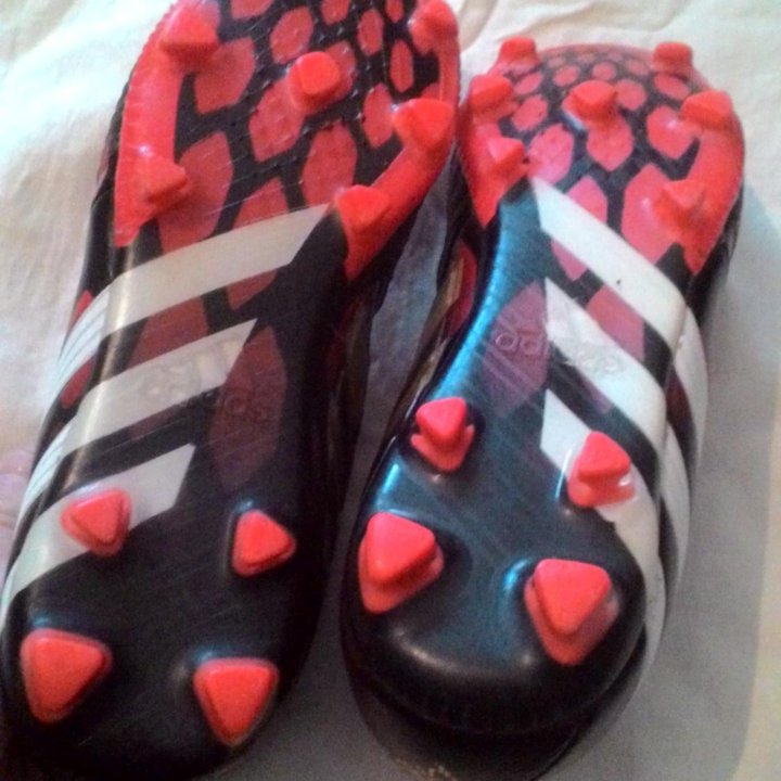 Бутсы Adidas Predator с шипами