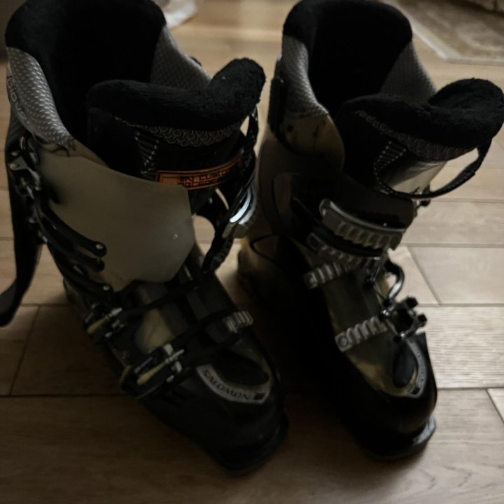 Ботинки лыжные