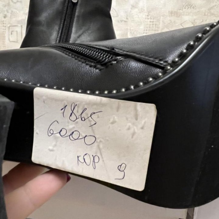 Кожаные ботинки