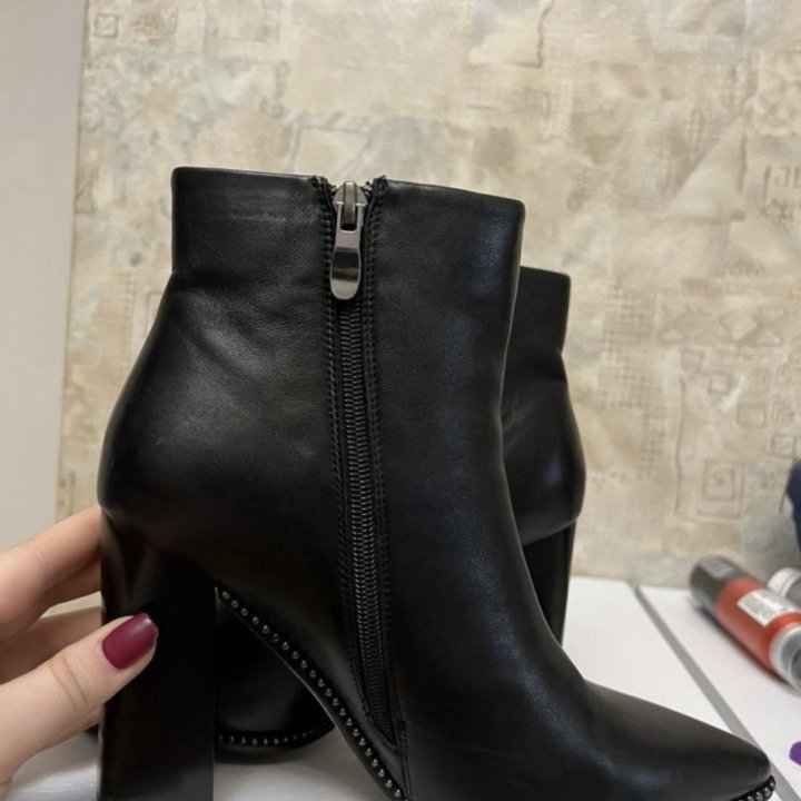 Кожаные ботинки