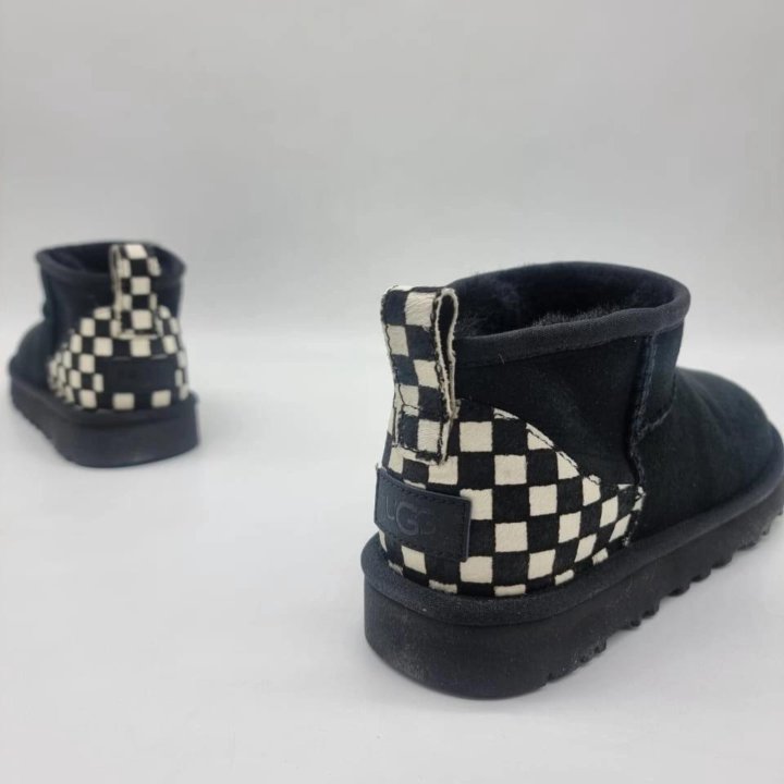 Ботинки Ugg????