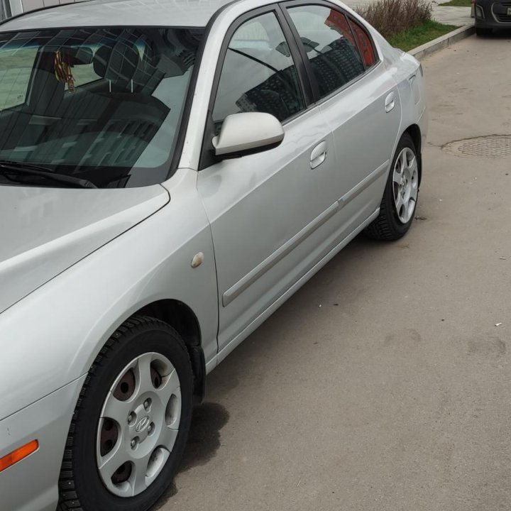 Hyundai Elantra, 2001