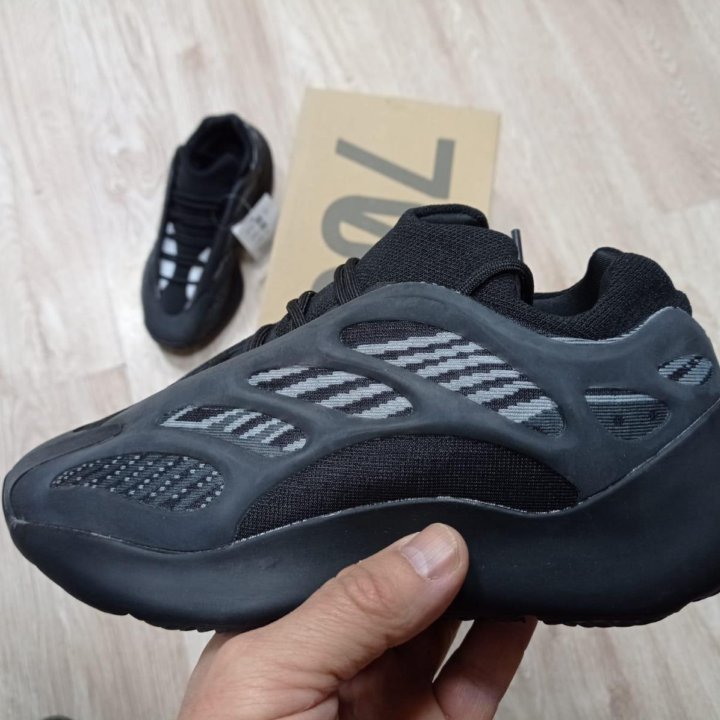 Кроссовки Adidas Yeezy Boost 700 V3